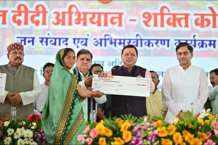 मुख्यमंत्री धामी ने रुद्रप्रयाग में लखपति दीदी अभियान- शक्ति को सम्मान में किया प्रतिभाग
