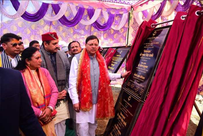 विकास खंड अगस्त्यमुनि के स्यालसौड़ में मुख्यमंत्री ने 47.43 करोड़ की 18 महत्वपूर्ण परियोजनाओं का शिलान्यास एवं ₹1.23 करोड़ की विभिन्न योजनाओं का लोकार्पण किया